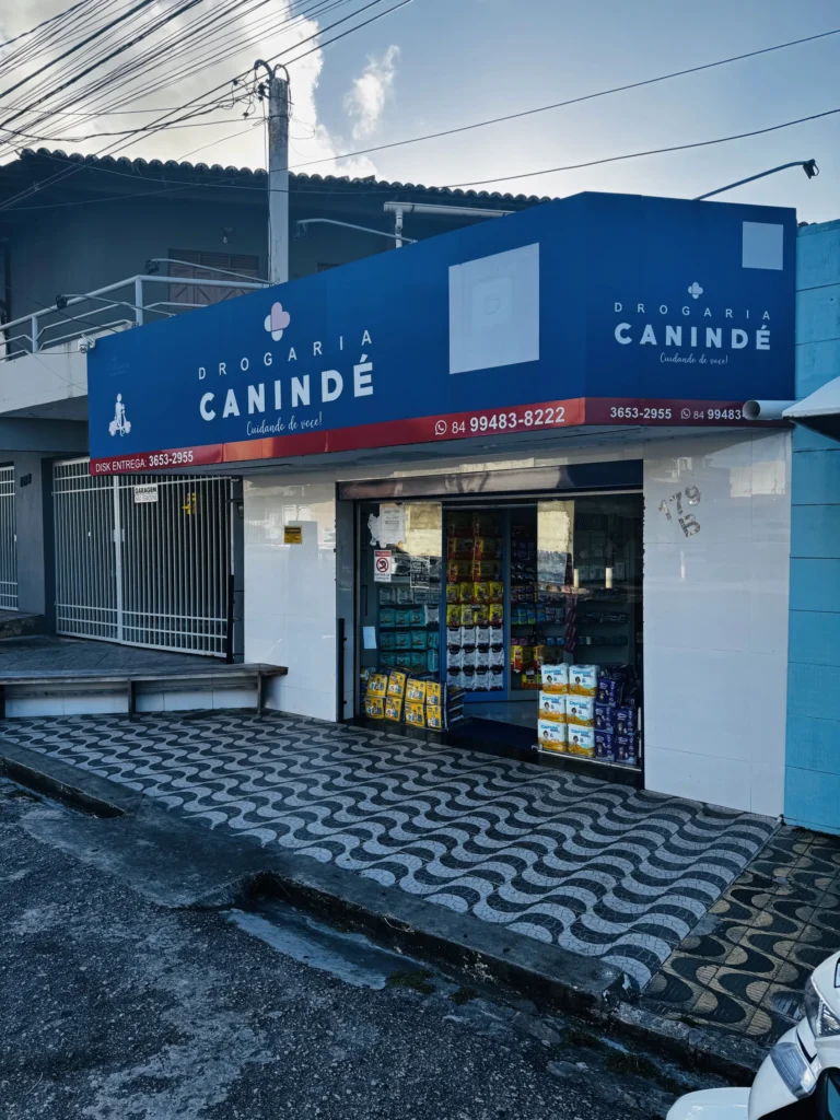 Fachada da loja física da Drogaria Canindé, unidade do bairro Quintas. Farmácia localizada na Rua dos Paiatis, 179, Natal RN.